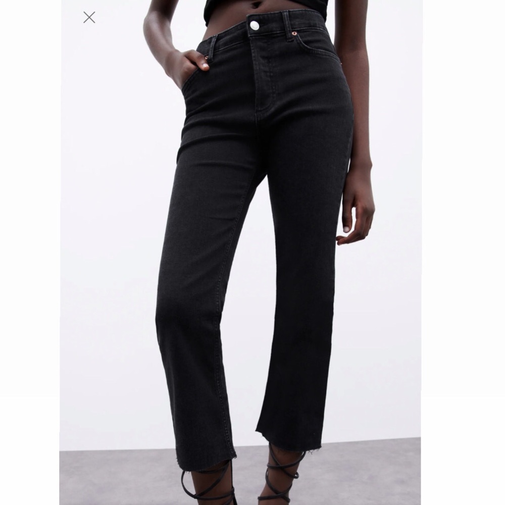 Zara Ultra High Rise Buttonfly Raw Hem Cropped Jeans Black Size 2